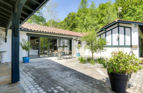 Arcangues House | Large Basque villa with swimming pool near Biarritz