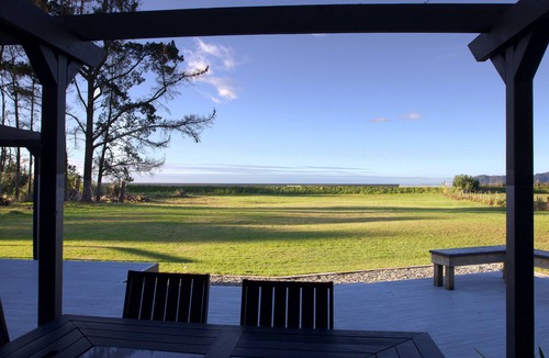 Takaka House | Large Beach Front Home