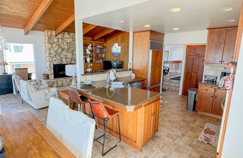 Oceano House | Large Beach Front Home with Amazing Ocean Views!
