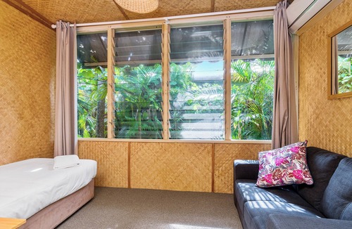 Suffolk Park Hotel | Large Beachfront Motel With 2 Beds and Kitchen