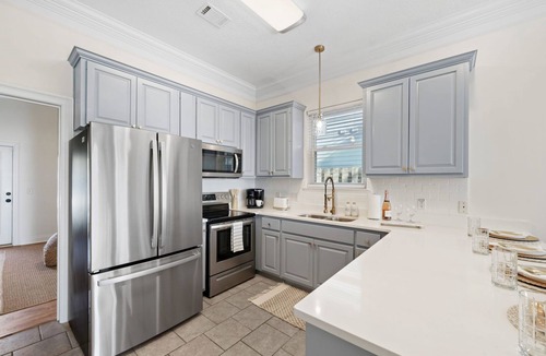 Holiday Beach House | Large Beachside Home w/Heated Pool – Perfect for Groups