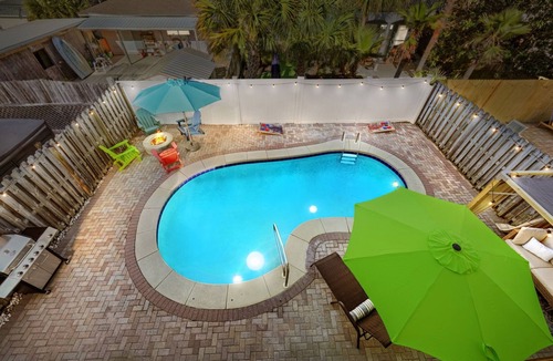 Holiday Beach House | Large Beachside Home w/Heated Pool – Perfect for Groups
