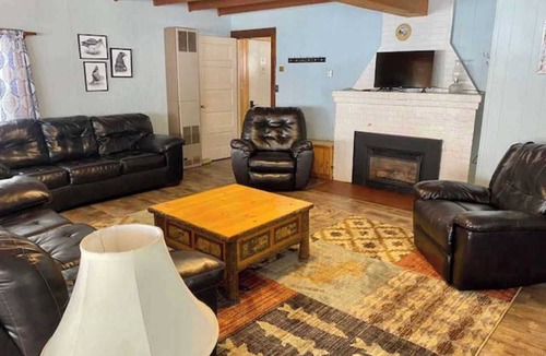 Au Train Cabin | Large Beachside Lodge on AuTrain Lake
