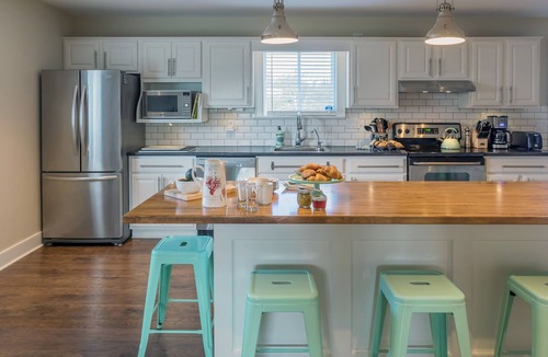 Prince Edward House | Large beautiful Farmhouse in the heart of PEC - 20 minutes to Sandbanks