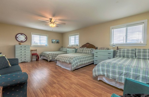Prince Edward House | Large beautiful Farmhouse in the heart of PEC - 20 minutes to Sandbanks