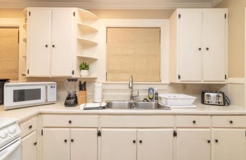 Columbus House | Large BnB with Pool The White House & Cottage