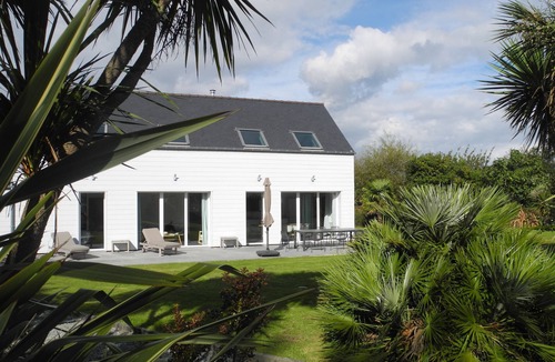 Saint-Cast-le-Guildo Villa | Large, bright home cinema villa, close to the beach and PenGuen golf course