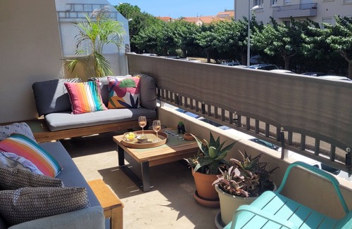 Les Platanes Apartment | Large bright apartment - beside park.