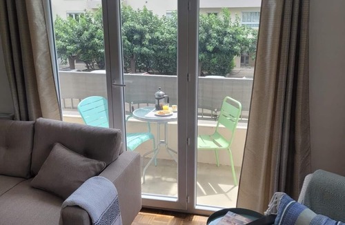 Les Platanes Apartment | Large bright apartment - beside park.