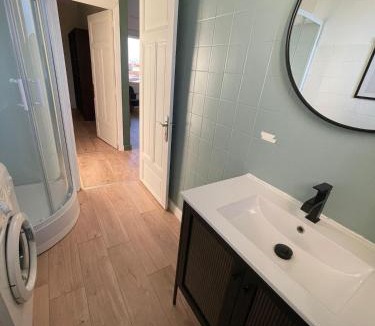 Castres Apartment | Large bright, designer et air-conditioned 1 bedroom apartment Castres