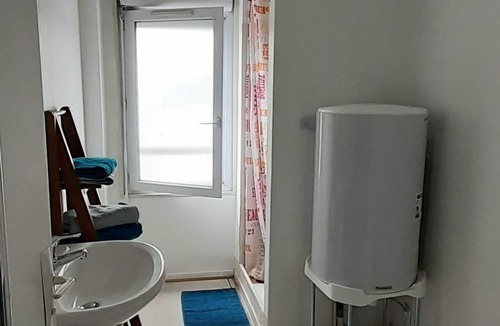 Saint-Brieuc Apartment | Large bright studio, located on the 2nd and last floor of a small condominium