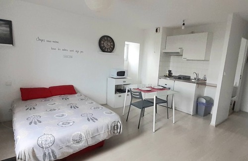 Saint-Brieuc Apartment | Large bright studio, located on the 2nd and last floor of a small condominium