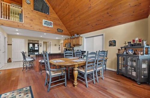 Rogers Cabin | Large Cabin Located on Deer Water Lake