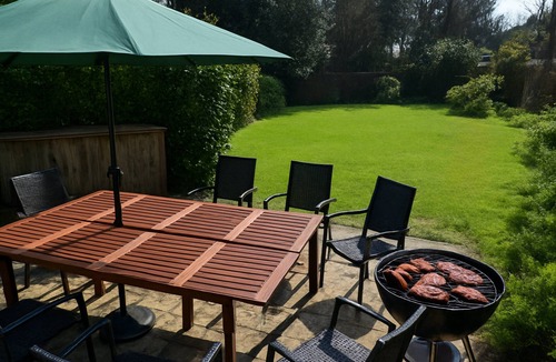 Chichester House | Large celebration Town House in Chichester City Centre. Great for groups/families!