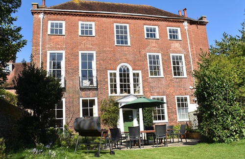 Chichester House | Large celebration Town House in Chichester City Centre. Great for groups/families!