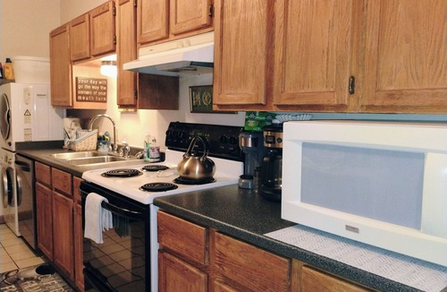 Brenham Apartment | Large, charming 2-bedroom apartment with modern amenities within a historic home