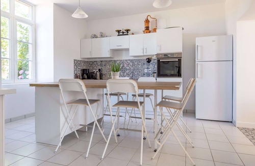 Plomeur House | Large & Charming house/5 mins from beach/6 Bedrooms