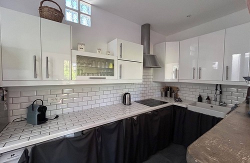 Avignon House | Large, charming house with a tree-lined garden and free parking in Avignon