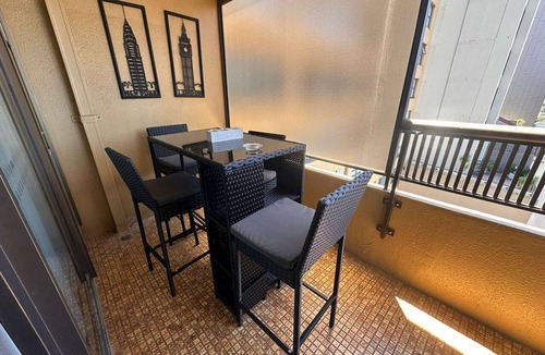 Darlinghurst Apartment | Large City Studio with Big Balcony