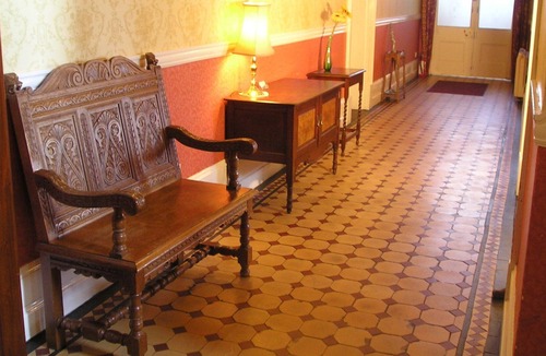 Clutton House | Large country house near Bath, SW England. Sleeps groups 15 - 24 (max 30).