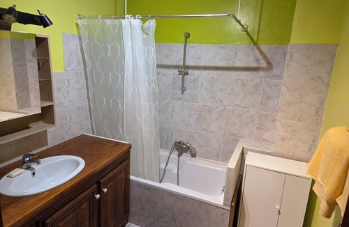 Malaucene Apartment | Large, comfortable apartment at the foot of the Ventoux, in the heart of Provence