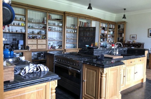 Caynham House | Large, comfortable Manor House near Ludlow with ten en-suite bedrooms.