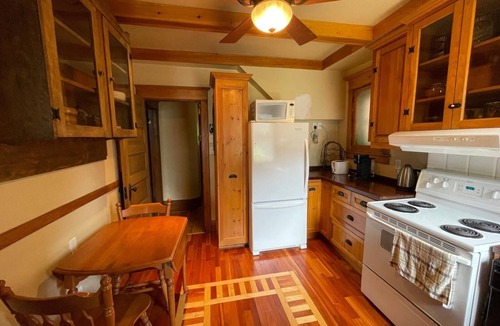 Parkdale House | Large, comfortable, private three bedroom home in South Parkdale, Toronto!
