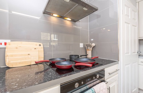 Ainley Top House | Large Comfy 4BR House | Sleeps 9 | Driveway Park | Games & PS4