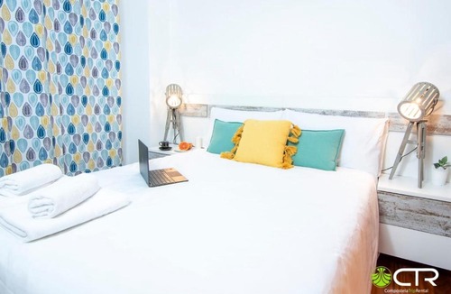 El Ensanche Zona Nuova Apartment | LARGE COMPLETE APARTMENT, In The Center With Balcony