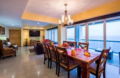 Zona Hotelera Norte Condo | Large Condo, Heated Pool, Sauna, Massage Room