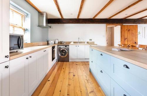 Knott End-on-Sea House | Large converted barn in peaceful, rural location