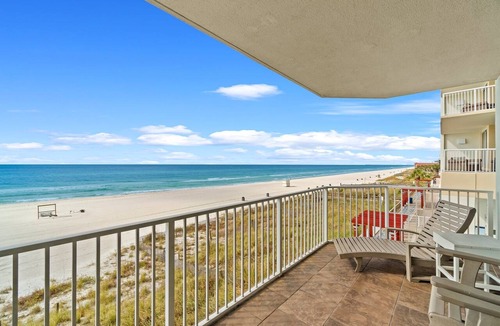 Long Beach Condo | LARGE CORNER CONDO BEAUTIFUL SUNRISES/SUNSETS 4 BEACH CHAIRS 4 BEDROOMS SLEEP 12