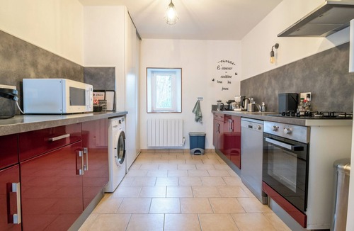 La Chapelle sur Vire Cottage | Large cottage with heated pool near the D-Day beaches