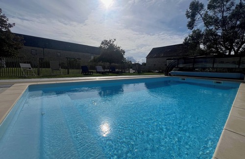 La Chapelle sur Vire Cottage | Large cottage with heated pool near the D-Day beaches