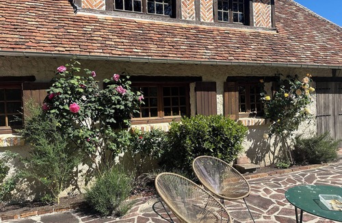 Chaumont-sur-Tharonne House | Large country house in the woods