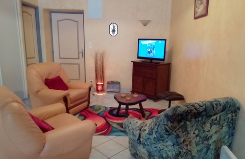 Beyrie-sur-Joyeuse Apartment | Large country apartment