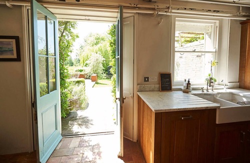 Salisbury House | Large country house sleeps up to 13 on the outskirts of Salisbury