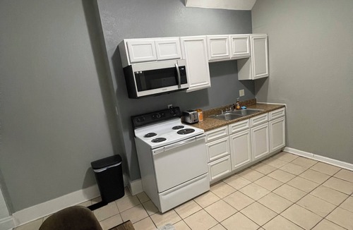 Olde Towne East House | Large Cozy,Chic Comfortable 3 BR in a two Story townhouse, WiFi, TVs, work desks