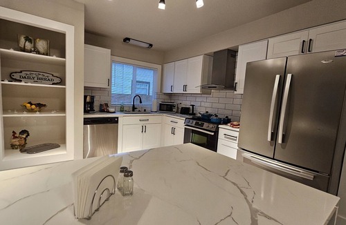 Southgate House | Large Cozy Home