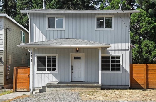 Southgate House | Large Cozy Home