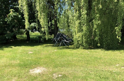 Heckengereuth Condo | Large, cozy vacation apartment by the mountain lake with private sunbathing lawn