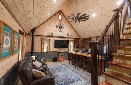 Rising Fawn Cabin | Large Deck - Firepit - Screened Porch - Hiking - 2 mi to Cloudland Canyon - 6 mi to McLemore Golf