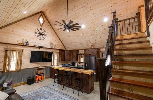 Rising Fawn Cabin | Large Deck - Firepit - Screened Porch - Hiking - 2 mi to Cloudland Canyon - 6 mi to McLemore Golf