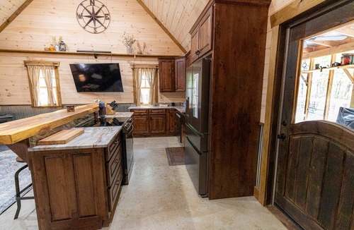 Rising Fawn Cabin | Large Deck - Firepit - Screened Porch - Hiking - 2 mi to Cloudland Canyon - 6 mi to McLemore Golf