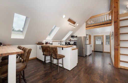 Grand Lake Cabin | Large Deck with Great Views - Private Hot Tub + Firepit - Laundry