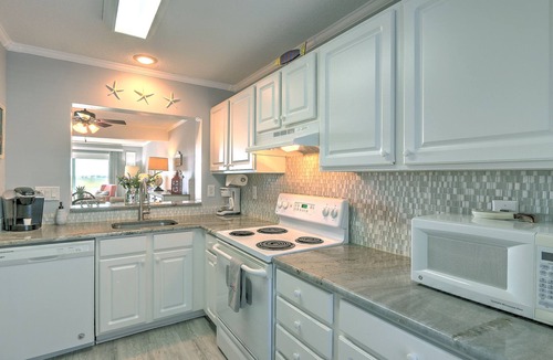 Oceanmarsh Subdivision Villa | Large Deck with Awesome Ocean & Marsh View! Free WiFi! Free Hunting Island pass!