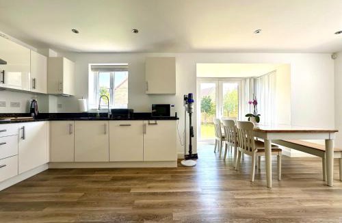 Bicester House | Large Detached 5 bedroom House in Bicester