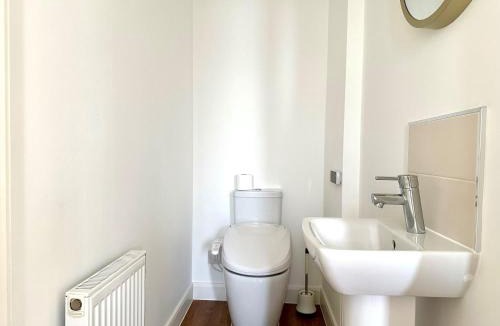 Bicester House | Large Detached 5 bedroom House in Bicester