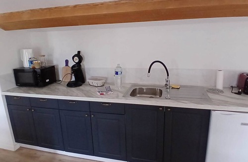 Lalande de Pomerol Apartment | Large Double Room