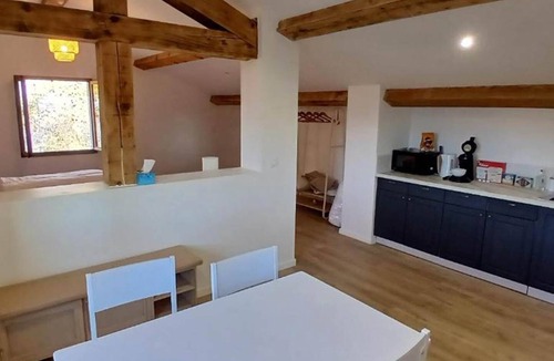 Lalande de Pomerol Apartment | Large Double Room